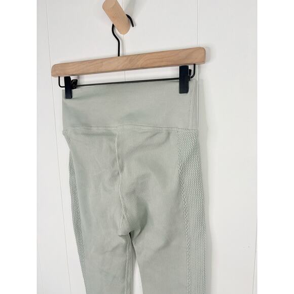 Aerie Offline Big Chill Seamless Cable Leggings Small High Waisted Stone Gray - Picture 8 of 10